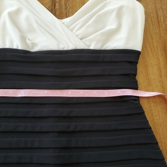 Bodycon two-tone dress - Picture 9 of 10